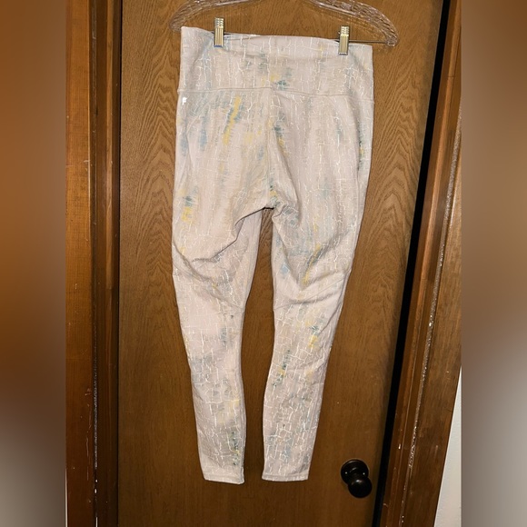 2 for 1 Fabletics Powerhold leggings - Picture 2 of 7